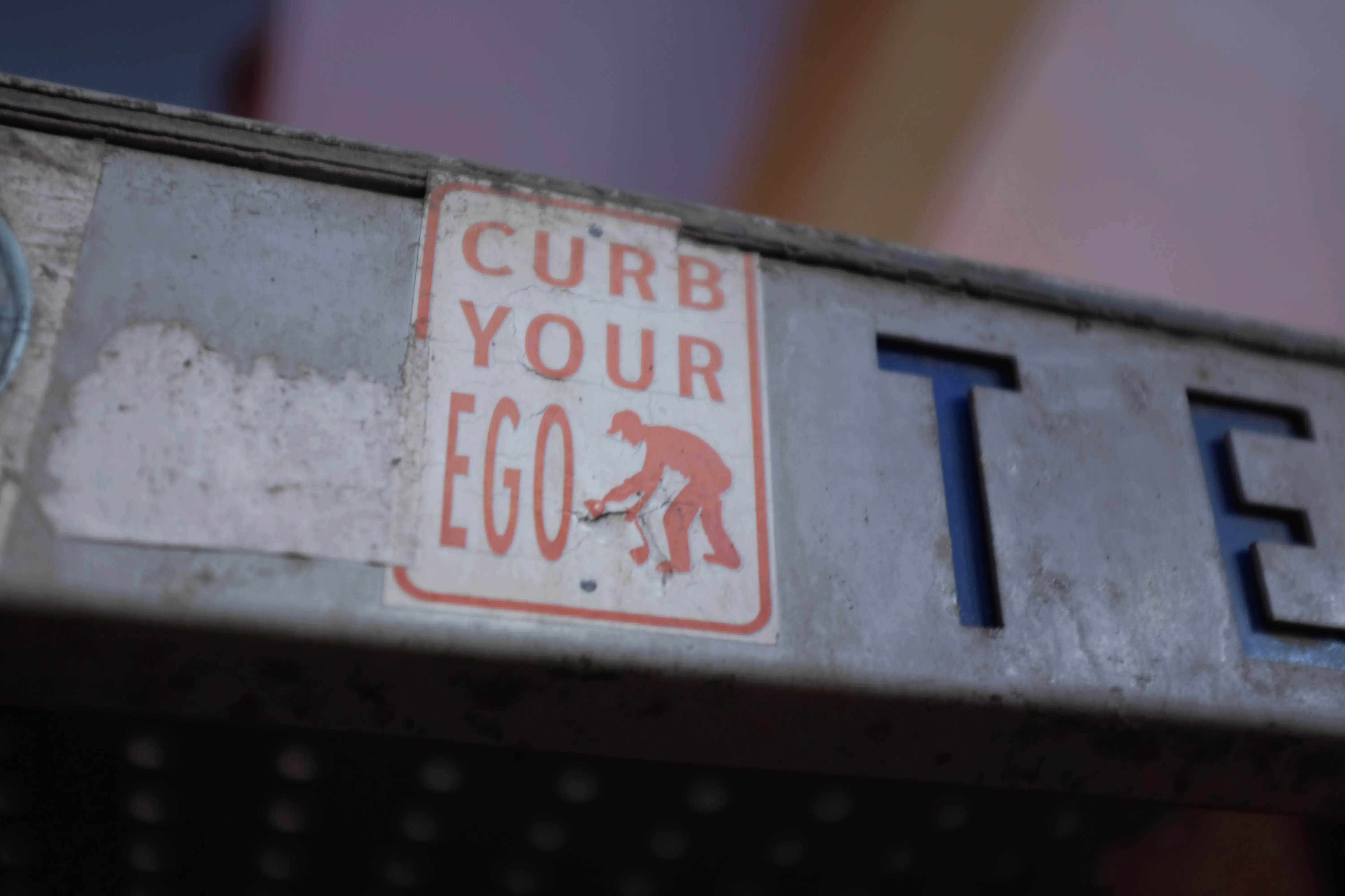 curb your ego signalisation